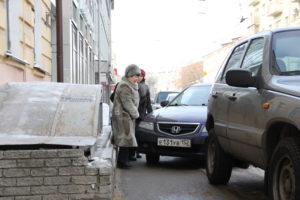 Куда жаловаться на припаркованные машины тротуаре в москве