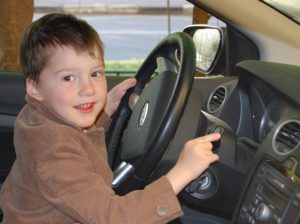 Можно ли подарить автомобиль несовершеннолетнему внуку